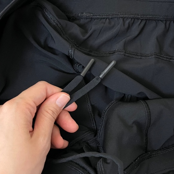 Lululemon T.H.E Linerless Short 9"  - Men's Size XL - Black - Picture 7 of 8